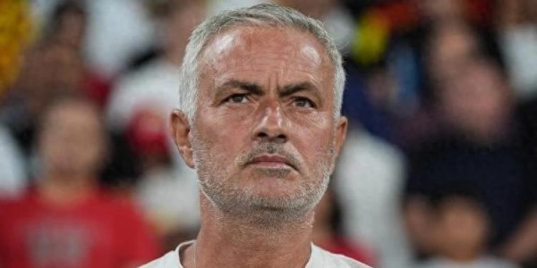 英媒：穆里尼奥正与两家英超俱乐部宣战