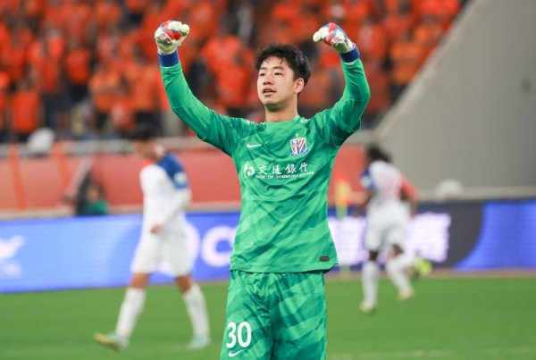 媒体东说念主谈申花门将：薛庆浩情状低迷，让鲍亚雄试试吧！