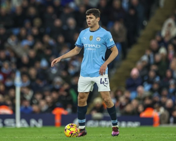 曼晚：曼城4场3个右后卫，胡桑诺夫动作济急决策可能多踢这个位置