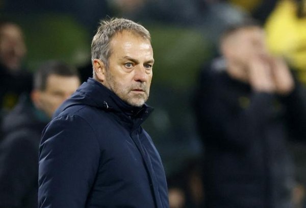 世体：弗里克迎回来批球员备战瓦伦，亚马尔、莱万等球员单独测验