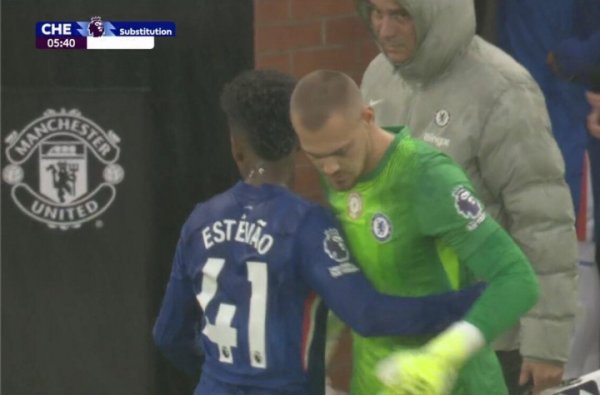 摆大巴！桑切斯红牌后切尔西连换2东谈主，约根森、阿达拉比奥尤上场