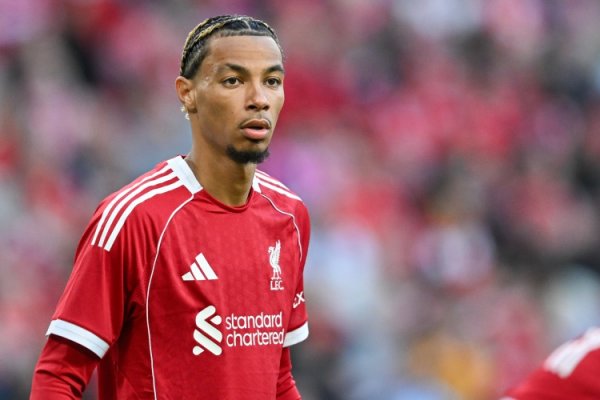 埃基蒂克：凝听安菲尔德的恭维歌太棒了，球队取胜比个东谈主进球紧迫