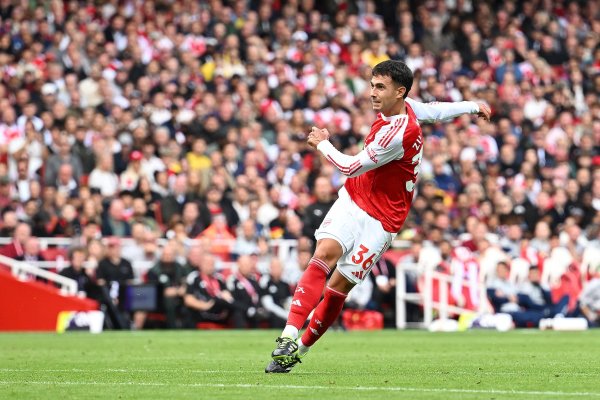 懂球帝X咪咕英超第4轮最好进球：桃花影落，苏比门迪凌空飞神剑