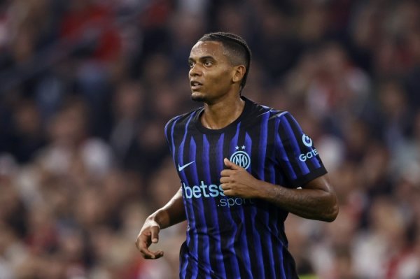 阿坎吉坐稳国米主力位置，瑞士主帅：他有自信有才气遵循任何球队