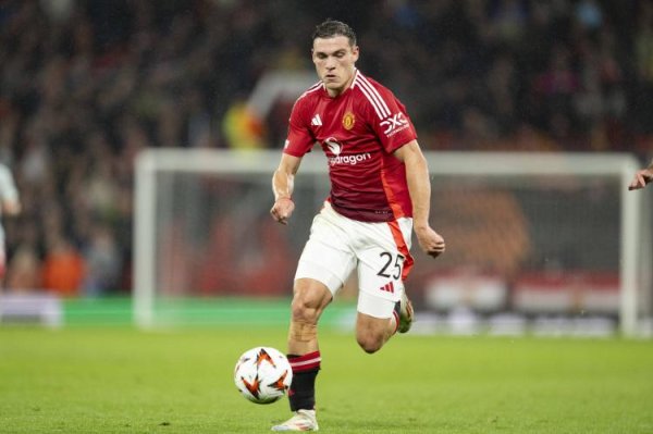 罗马诺：有利甲球队对乌加特感有趣，但曼联拒却了任何租赁转会