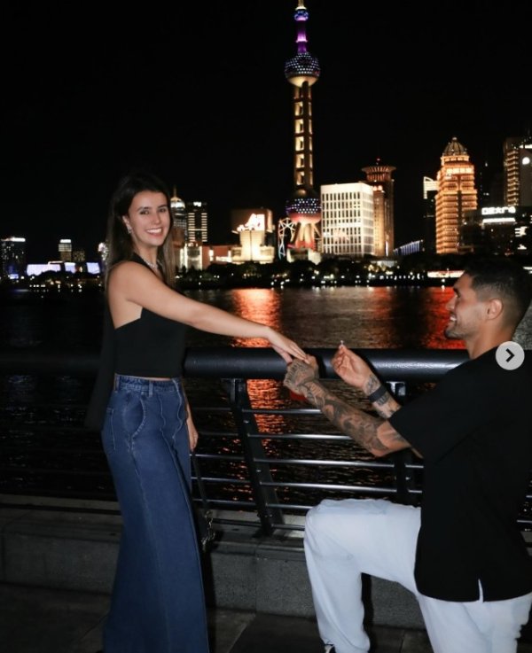 恭喜❤西海岸外助里切利在上国外滩求婚顺利