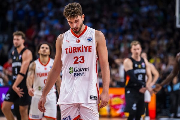 决赛5分惜败给德国！申京欧锦赛场均21+10+6，无缘队史首冠和MVP