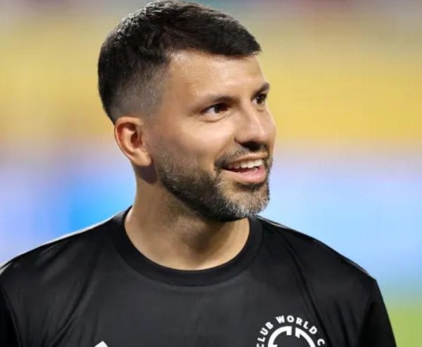 阿圭罗：费迪南德是我遭逢过的最强敌手，后期则是范戴克