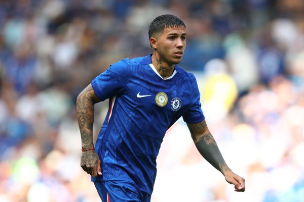 什么剧情？太阳报：旺达曾给恩佐发婉曲短信，恩佐还给女友看