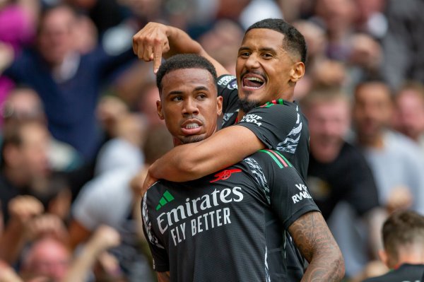 镜报：加布里埃尔是英超最具骚扰性的中卫之一，他的价值无可替代