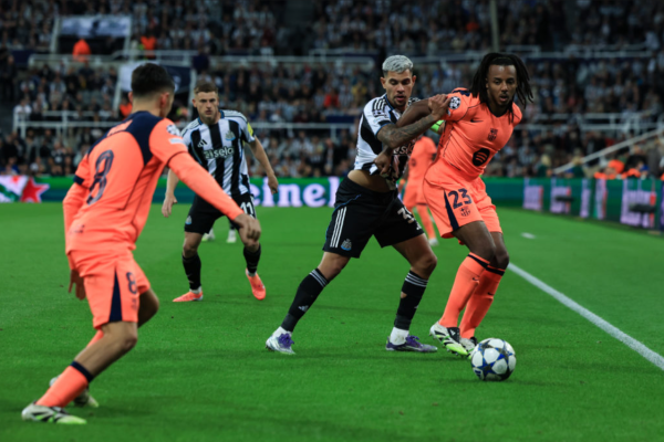 吉马良斯：巴萨不厌其烦地控球，这让你在无球景色下状貌失控