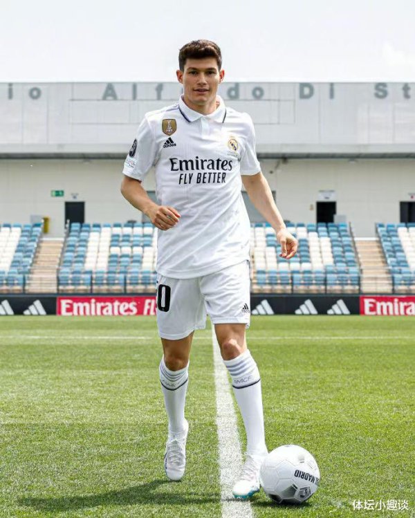 维尼修斯被换下, 皇马只剩10东说念主全力驻扎, 阿森西奥替补上场!