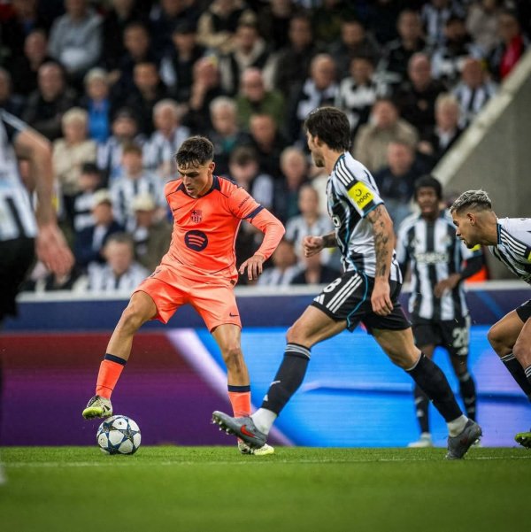 看完弗里克的半场调遣, 才显着他怎么调遣, 就破解了纽卡的逼抢