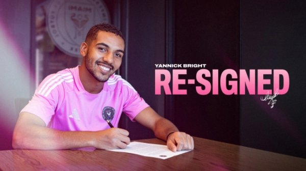 官方：迈阿密国外同24岁意大利中场杨尼克-布莱特续约至2028年