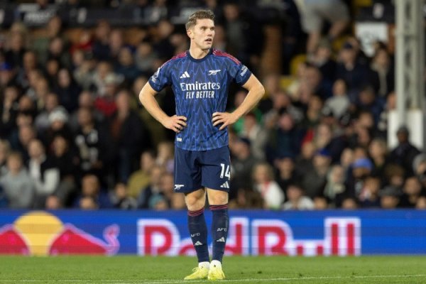 希勒: 队友必须给约克雷斯多喂球, 梅开二度将极大增强他的信心