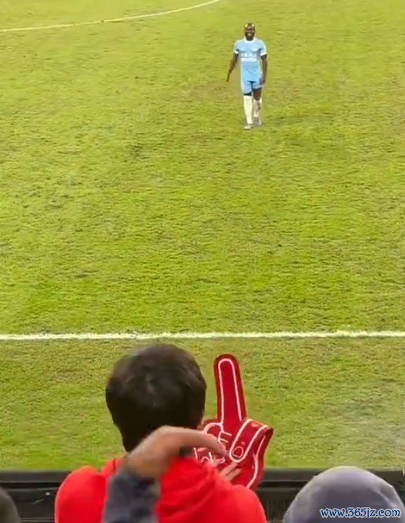 会重办腻烦举止？李璇：中足联发愤官员在蓉城vs河南比赛现场