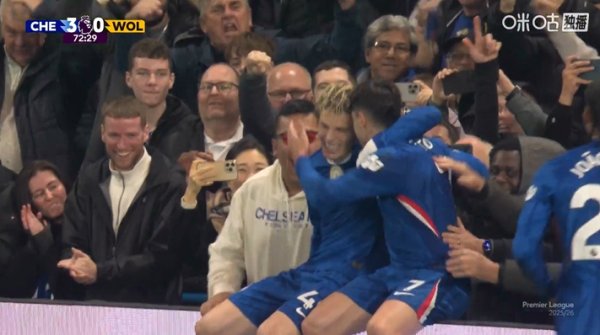 内托破旧主，加纳乔奔袭助攻双响，两东谈主经典坐告白牌庆祝