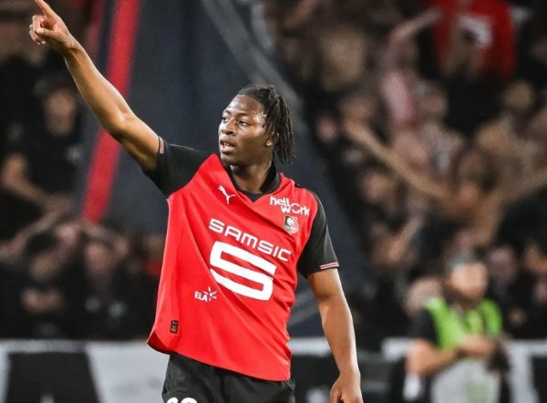 3球1助攻！17岁法国锋线妖童横空出世，切尔西先看上，拜仁来抢东谈主