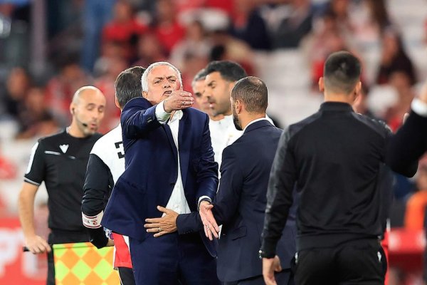 主场首秀遭绝平，穆帅开喷裁判：极其不刚正！踩脚趾也能吹掉进球