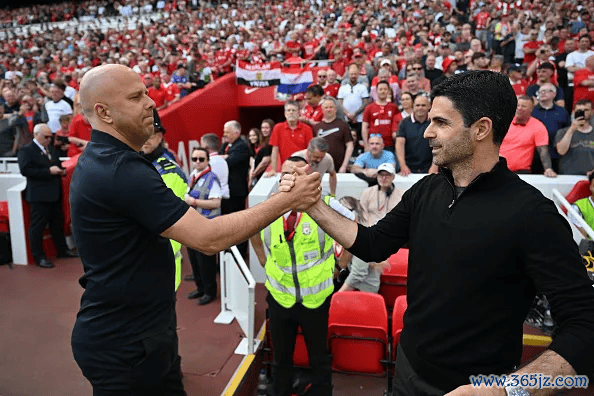 内维尔: 阿尔特塔选的声威偏向守护了, 他不错加大祸患强度